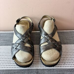 Taos Women’s Dark Silver Metallic Leather Wedge Sandals Size 37 US 7 Buckle